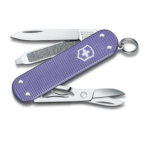 Victorinox Schweizer Taschenmesser, Klein, Classic SD Alox, Multitool, Swiss Army Knife, 5 Funktionen, Klinge, Nagelfeile, Violett
