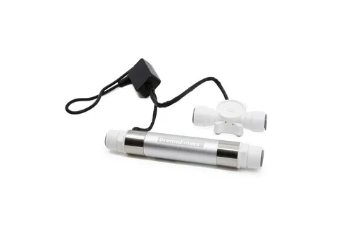 DreamFilters UVC-Desinfektionsgerät für Wasserentkeimung - Kompakte UVC-LED Einheit für die Verbesserung der Wasserqualität in Haushalten und Wohnmobilen. Automatische Wasserfluss-Erkennung für effiziente Nutzung und einfache Integration in bestehende Systeme.