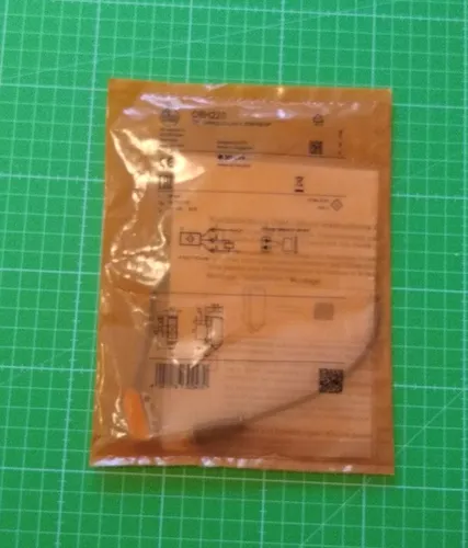 IFM Reflexlichttaster O8H220 - Programmierbare Hell-Dunkelschaltung - Sonstige Sensoren mit IP 65/67 Schutz, ideal für anspruchsvolle Umgebungen, ausgestattet mit einem 0,3 m PVC-Kabel und M8 Steckverbindung.