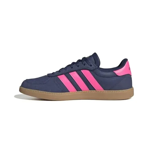 adidas BREAKNET SLEEK Sneaker für Damen - Stylischer Sneaker mit minimalistischen Design und perforierten Details für ein frisches Tragegefühl. Ideal für den Alltag und vielseitig kombinierbar.