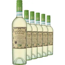 Doppio Passo Grillo - Bio 6er-Vorratspaket - Italienischer Weißwein aus der Grillo-Traube, fruchtig-frisch mit Aromen von Aprikose und Orange. Perfekt für Salate und Fischgerichte. Genießen Sie den authentischen Geschmack in Bio-Qualität!