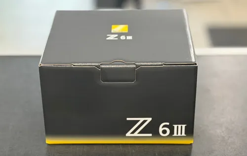 Nikon Z6III Gehäuse - 24.5 MP Vollformatsensor, 6k RAW-Video, 120 Bilder/Sek., kältebeständig bis -10 Grad und neig- und drehbarer Monitor