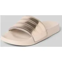 adidas Adilette Shower Slides Unisex - Komfortable Schiebe-Sandalen in Champagne Met - Dusch- & Badeschuhe für Herren mit konturiertem Fußbett und Slip-On-Konstruktion für höchsten Tragekomfort.