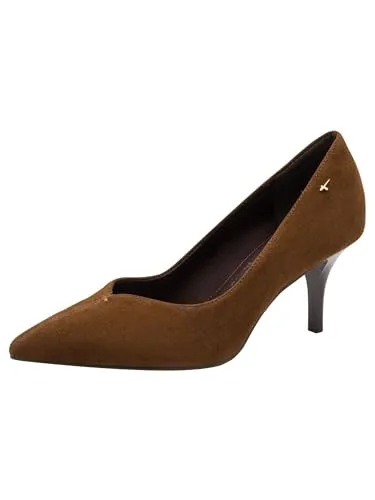 Tamaris Damen Pumps mit Stilettoabsatz aus Leder, braun, 39 EU - Stilvolle Damen Pumps mit 7 cm Stilettoabsatz für einen eleganten Auftritt. Das hochwertige Leder sorgt für eine edle Optik und Langlebigkeit. Das verschlusslose Design ermöglicht ein einfaches Reinschlüpfen und hohen Tragekomfort.
