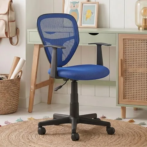 CARO-Möbel Drehstuhl STUDIO - Höhenverstellbarer Kinder Schreibtischstuhl mit Armlehnen in Blau, ideal für ergonomisches Sitzen beim Lernen und Spielen.