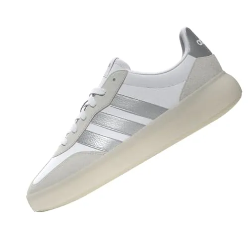 ADIDAS Damen Freizeitschuhe Barreda Decode - Sneaker im klassischen Terrace-Style mit strapazierfähigem Wildleder und Nylon für hohe Langlebigkeit und Komfort, ideal für Stadtbummel oder entspannte Café-Besuche.