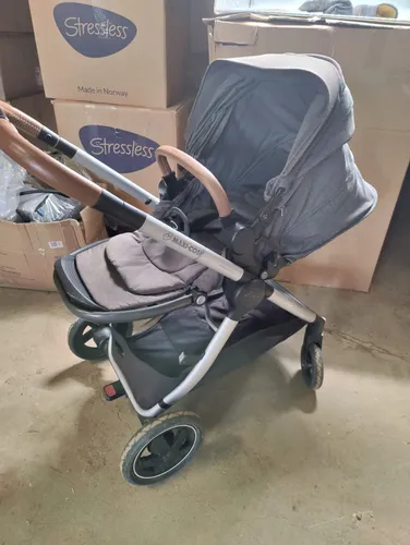MAXI COSI Kombikinderwagen Zelia S Trio Dark Grey - 3-in-1 Travelsystem für Kinder von 0 bis 22 kg, leicht und wendbar mit Allradaufhängung und praktischer Wickeltasche