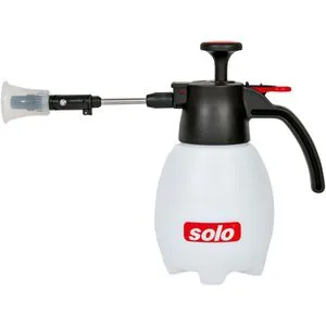 Solo Drucksprüher 401, 1 Liter, Handsprüher, mit verstellbarer Düse - Gartensprinklergerät, ideal für Pflanzenpflege mit schwenkbarer Düse für präzise Sprühnebel- bis Wasserstrahl-Einstellung.