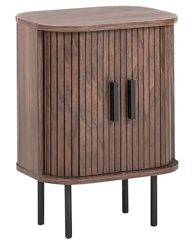 BELIANI Nachttisch Dunkelbraun mit 2 Schiebetüren im Retro-Stil - Stylischer Nachttisch mit zwei Schiebetüren für praktischen Stauraum. Perfekt zur Organisation Ihrer Schlafzimmeraccessoires und ideal für einen aufgeräumten Look. Das Retro-Design und die dunkle Farbe passen zu vielen Einrichtungsstilen.
