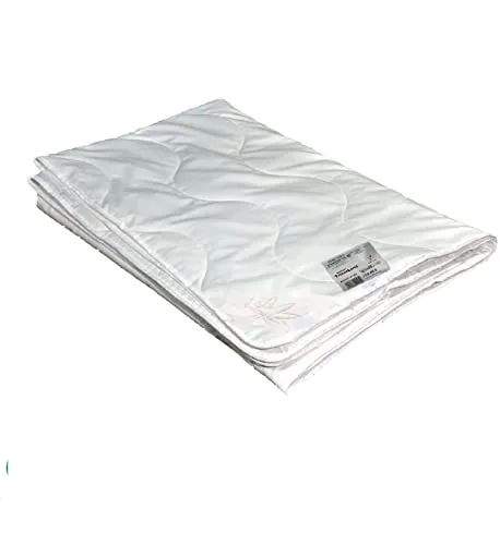 Hanf Xclusive Sommerdecke 155x220 cm - Leicht, Pflegeleicht & Ökologisch - Die Hanf Xclusive Sommerdecke (155x220 cm) vereint Nachhaltigkeit und Komfort. Mit 70% Hanf und 30% Baumwolle sorgt sie für erholsamen Schlaf an warmen Sommernächten. Schadstoffgeprüft und pflegeleicht!