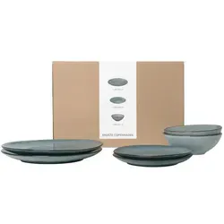 Broste Copenhagen Nordic Sea Geschirrset Mittag 6tlg - Teller Set mit maritimem Flair, inspiriert von der Schönheit des Meeres. Jedes Stück ist ein Unikat dank Reaktivglasuren, ideal für besondere Anlässe oder entspannte Familienmahlzeiten.
