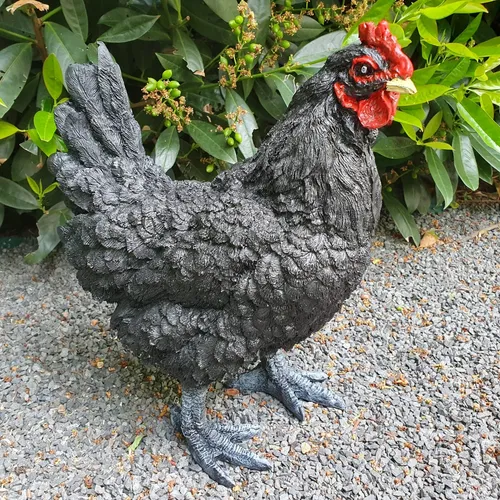 Gartenfigur schwarze Huhn Figur 34 cm - Gartenfigur aus wetterfestem Harz, ideal für ganzjährige Dekoration im Garten. Frostsicher und in ansprechendem schwarz, bringt sie Leben in Ihre Außenanlage.