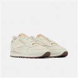 Reebok Classic Leather - Vielseitige Sneakers für Alltag und Freizeit. Das weiche Leder sorgt für höchsten Komfort, während das ikonische Design zeitlos bleibt. Ideal für jeden Stil und Anlass.