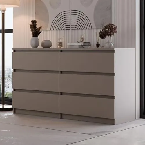 Dunkelbeige Kommode mit 6 Schubladen - 140 cm Breite für Wohnzimmer, Schlafzimmer & Flur - Hochwertige Kommode aus 16mm Holzwerkstoff mit 6 schienengeführten Schubladen. Ideal für Ordnung in jedem Raum - Wohnzimmer, Schlafzimmer oder Flur.