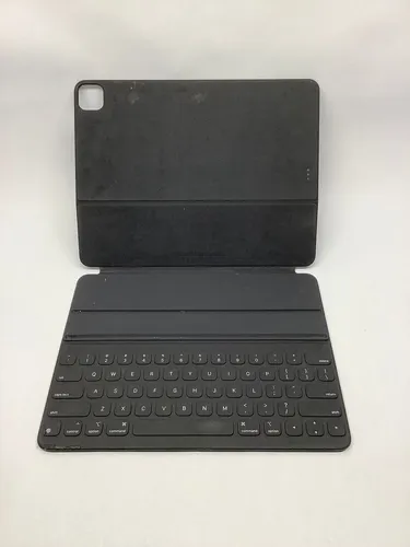 Apple Smart Keyboard Folio für 12,9" iPad Pro – gebraucht - Schlanke QWERTY-Tastatur in Schwarz, ideal für produktives Arbeiten unterwegs mit USB-Konnektivität.