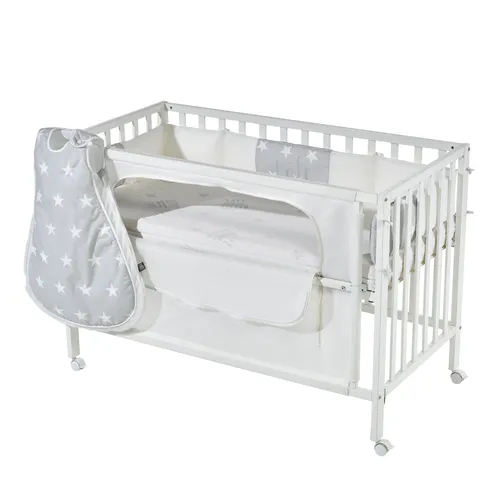 roba® Beistellbett Room Bed safe asleep® - Beistellbett für Neugeborene, höhenverstellbar und mit sicherer Matratze, ideal für ein sicheres Schlafumfeld.