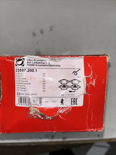 Zimmermann Bremsbelagsatz 23587.200.1 - Hochleistungsbremsen für sicheres Fahren - Autoteile, optimierte Bremsleistung und hohe Verschleißfestigkeit für maximale Sicherheit im Straßenverkehr.