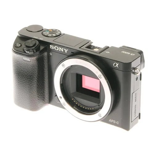 Sony Alpha 6000 Gehäuse schwarz - Spiegellose Systemkamera - Spiegellose Systemkamera mit 24,3 MP Auflösung, eingebautem Blitz und Wi-Fi für einfaches Teilen. Ideal für kreative Fotografen.