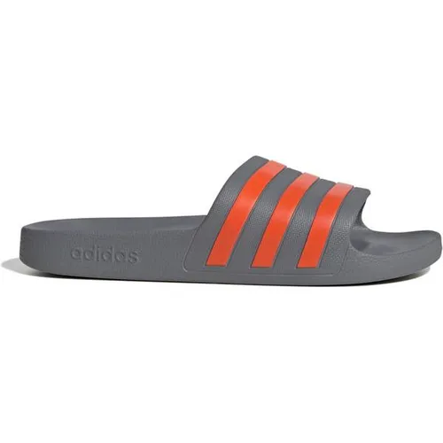 adidas Aqua Slides Sandale Größe 42 - Grau - Leichte Sandalen mit dämpfendem Cloudfoam-Fußbett, perfekt zum Entspannen nach dem Training oder für den Einsatz im Schwimmbad.