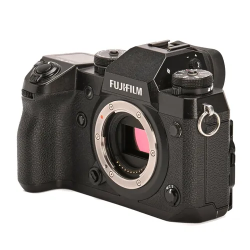 Fujifilm X-H1 schwarz gebraucht - Spiegellose Systemkamera - 24.3 MP, 1080p Full HD-Filmaufnahmen und kompakte Bauweise, ideal für kreative Fotografie und Videos.