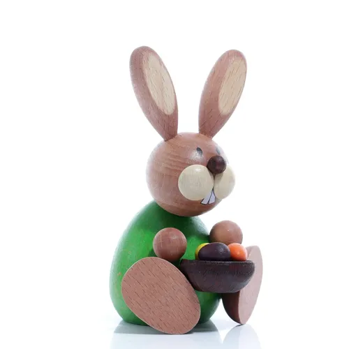 Osterartikel Osterhase sitzend mit Eierschüssel - Figuren, Skulpturen & Statuen – Bunte Holz-Osterfigur, ideal für fröhliche Osterdekoration und ein Blickfang für Ihr Zuhause.
