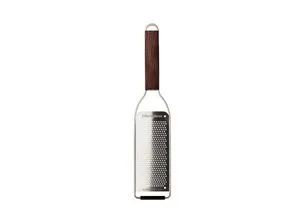 Microplane Master-Serie Zester mit Walnussholzgriff - Rasiermesserscharfe Edelstahlklinge für perfekte Zitrusfrüchte und Hartkäse, ergonomisch und stabil mit rutschfestem Gummifuß