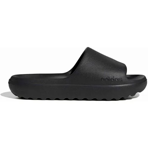 ADIDAS Herren Badeslipper Lumia Adilette - Badeschuhe für ultimativen Komfort, ideal für Pool und Freizeit. Das schnell trocknende Synthetik-Obermaterial und die Flexrillen-Sohle sorgen für ein angenehmes Laufgefühl.