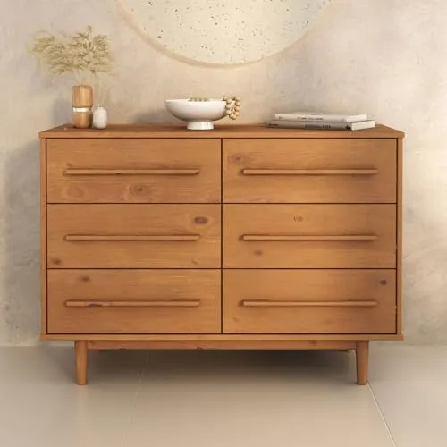 Idimex Tecca Kommode aus Kiefernholz - Elegante Kommode im skandinavischen Design mit 6 großzügigen Schubladen für optimalen Stauraum. Die konischen Füße ermöglichen eine einfache Reinigung und verleihen Leichtigkeit.