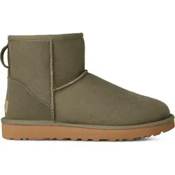 Ugg Classic Mini II Stiefel Grün EU 37 - Modisch und Bequem - Der Ugg Classic Mini II Stiefel in Grün bietet optimalen Tragekomfort mit weichem Schaffell und einer flexiblen Laufsohle. Ideal für drinnen und draußen, vereint er Stil und Funktionalität.