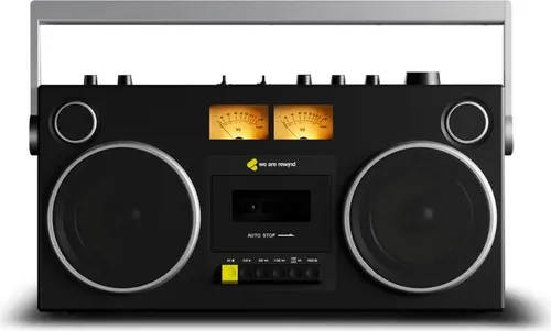 WeAreRewind Curtis Tragbarer Kassettenspieler mit Bluetooth – Schwarz - Tragbarer Kassettenspieler mit Bluetooth-Funktion für kabelloses Musikhören. Genießen Sie bis zu 15 Stunden Akkulaufzeit und eine einfache USB-Ladefunktion. Ideal für Nostalgiker und Musikliebhaber.