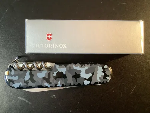 Victorinox Schweizer Taschenmesser Huntsman, Multitool, Swiss Army Knife mit 15 Funktionen, Klinge, Korkenzieher, Dosenöffner
