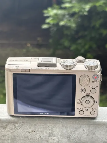 Sony Cyber-shot DSC-HX50 Digitalkamera mit 30x Superzoom - Kompaktkamera mit 20.4 MP und 30x optischem Zoom, ideal für detailreiche Aufnahmen. Mit WiFi-Funktion für einfache Bildübertragung.