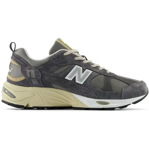 New Balance Sneaker 878 in Beige, Größe 42 1/2 - Stylische New Balance Sneaker 878 in Beige für Herren, ideal für den Alltag und sportliche Aktivitäten. Jetzt versandkostenfrei auf Spartoo.de bestellen!