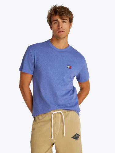 Tommy Jeans T-Shirt TJM REG BADGE TEE EXT - Rundhalsshirt aus 100% Baumwolle, meliertes Design in Tempo Blue Htr Melange mit stylischer Logostickerei – ideal für lässige Outfits.