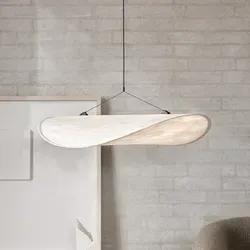 New Works Tense Pendelleuchte Ø70 White - Design Pendelleuchte aus 100% recycelbarem Tyvek, ideal für stimmungsvolle Beleuchtung im Esszimmer oder Schlafzimmer.