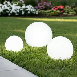 Lindby Gartenleuchte Lago – 3-flammige LED-Solarleuchte in Weiß - Moderne Gartenlampe aus Kunststoff mit fest verbauten tageslicht LED-Leuchtmitteln. Ideal für Garten, Balkon oder Terrasse – für stimmungsvolle Beleuchtung im Freien.