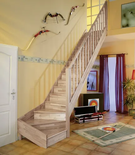 Dolle Raumspartreppen Paris - 1/4-gew. Buche mit Geländer - Innentreppen für optimale Raumausnutzung, elegant versiegelt und inklusive sicherem Geländer für mehr Stabilität.