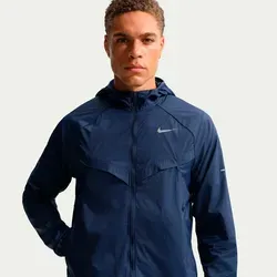Nike Herren Stride UV Repel Jacket blau - Ultraleichte Nike Stride UV Repel Jacket für Läufe bei Sonne und leichten Regenschauern. Mit wasserabweisender Oberfläche und UV-Schutz bietet sie Komfort und Schutz bei wechselhaften Wetterbedingungen.