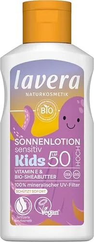 lavera Sonnenlotion Sensitiv KIDS LSF 50 - Mineralische Sonnencreme für Kinder - Mineralische Sonnenlotion für Kinder mit hohem Lichtschutzfaktor 50. Schützt sofort vor UVA- und UVB-Strahlen und ist ideal für empfindliche Haut. Wasserfest und vegan für unbeschwerten Spielspaß im Freien.