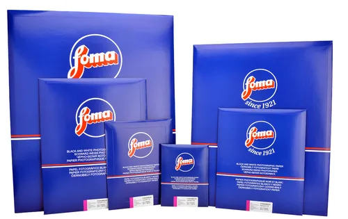FOMA Fomabrom Variant 111 Natural Gloss 24x30.5cm - Fotopapier in 24x30.5cm, 50 Blatt, für brillante Schwarz-Weiß-Drucke mit natürlichem Glanz – ideal für Profifotografen und Hobbyisten.