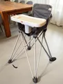 Ingenuity Hochstuhl Mobil Pop ‘N Dine Portable High Chair grau/ weiß