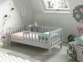 Vipack - Juniorbett mit Liegefläche 70 x 140 cm, Umrandung mit senkrechten Sprossen, Ausf. Kiefer massiv hellgrau lackiert