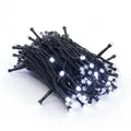 Spetebo Außen Lichterkette kalt weiß mit Timer und 8 Funktionen - 96 LED / 7 m - Weihnachts Lichterkette mit Speicherchip - Garten Weihnachten Advent Winter Deko Beleuchtung Batterie betrieben
