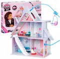 L.O.L. SURPRISE! Puppenhaus OMG Winter Cottage Playset 120001EUC, Holzhaus, (Haus mit 45 Zubehörteilen), Spielhaus mit Skilift, für Kinder ab 4 Jahren