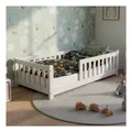 Juskys Kinderbett Naya 90x200 cm - Bett mit Rausfallschutz & Lattenrost - Holz Bodenbett Kinder Weiß