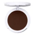 e.l.f. Camo Powder Foundation, leicht, mit Primer infundiert, aufbaubare & langanhaltende, mittlere bis volle Deckkraft Foundation, Rich 660 N