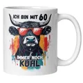 60 Geburtstag Frau Mann Tasse | Ich bin mit 60 immer noch kuhl | Lustige Kaffeetasse mit Spruch& Kuh zum 60. Geburtstag | 60ter Geburtstag - Witziges Geburtstagsgeschenk Mama Papa Freund Freundin