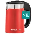 Navaris Edelstahl Reisewasserkocher 0,5L - mit 2 Trinkbechern - 16 x 11 x 17 cm - Mini Reise-Wasserkocher 1100W für Camping - Reisekocher in Rot