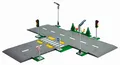 LEGO 60304 City Straßenkreuzung mit Ampeln, im Dunkeln leuchtende Straßenlampen