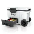 Ninja FrostVault Kühlbox mit Rollen und Isolierung, integrierter Dry Zone Schublade für Lagerung bei Kühlschranktemperatur, hält EIS tagelang, bietet Platz für bis zu 68 Dosen, Wolkenweiß, FB245EUWH